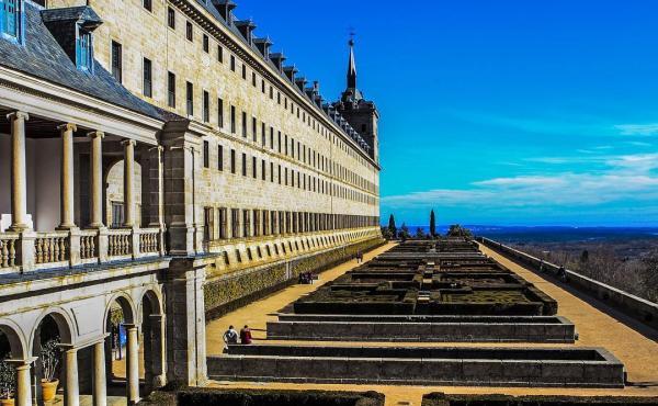 real-centro-universitario-escorial-maria-cristina
